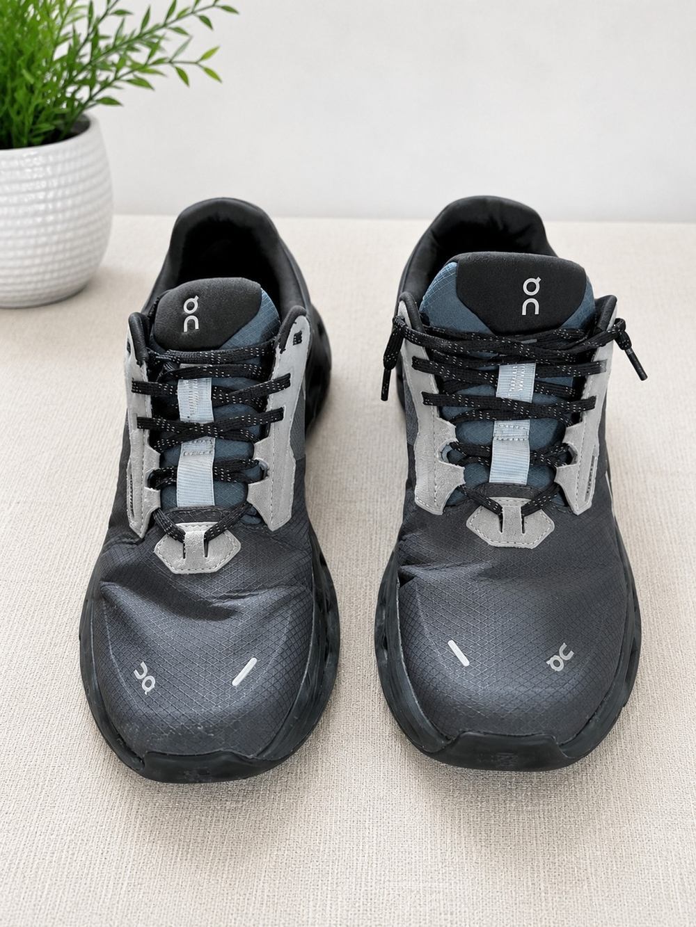 On Cloud Waterproof Trail Shoes Women's US 8 EU 39  Purple & Light Blue Accents